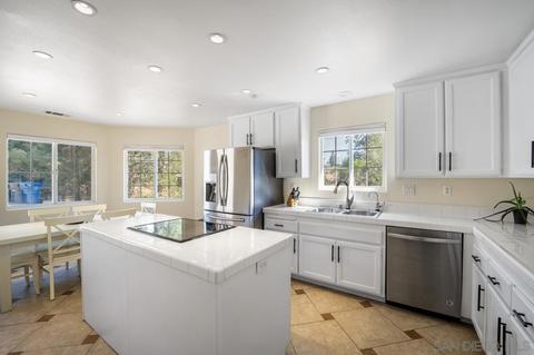 1071 Overbrook Ln, Fallbrook, CA 92028 photo 4