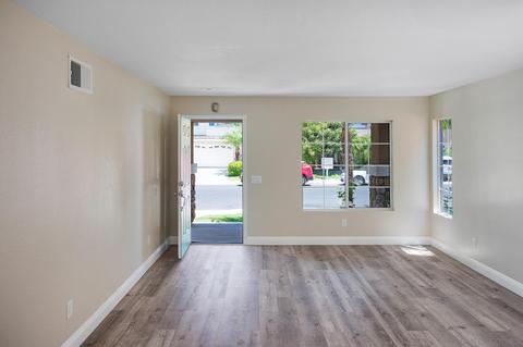 357 Aspen Creek Way, Oceanside, CA 92057 photo 6