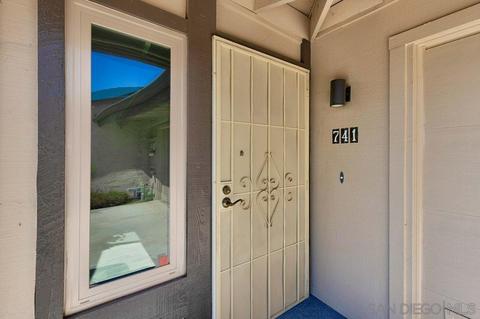 741 Nob Cir, Vista, CA 92084 photo 4