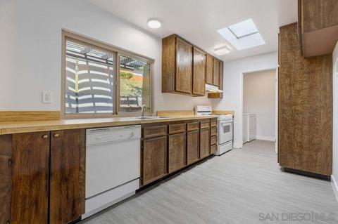 741 Nob Cir, Vista, CA 92084 photo 8