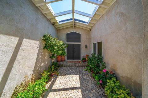 806 Cypress Dr, Vista, CA 92084 photo 5