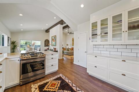 806 Cypress Dr, Vista, CA 92084 photo 8