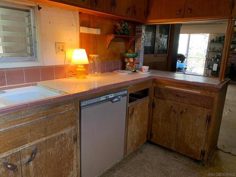 6020 Zora St, La Mesa, CA 91942 photo 2