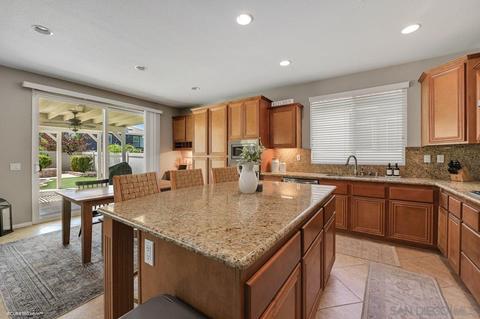 33687 Spring Brook Cir, Temecula, CA 92592 photo 4