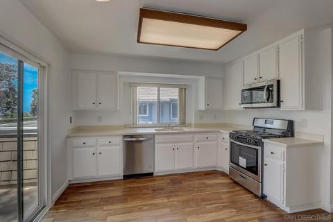 6873 Carnation Dr, Carlsbad, CA 92011 photo 4