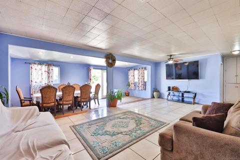 749 Camellia St, Escondido, CA 92027 photo 3