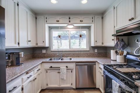 8960 Greenview Pl, Spring Valley, CA 91977 photo 10