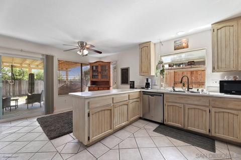 369 N Willowspring Dr, Encinitas, CA 92024 photo 2