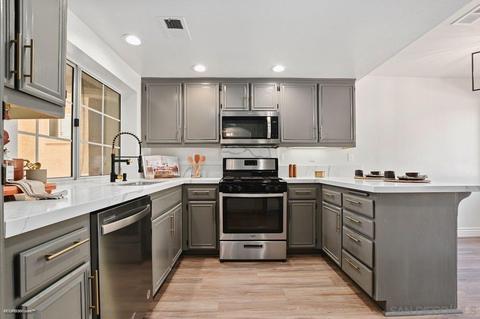 970 Somerset Ct #E, Chula Vista, CA 91915 photo 2