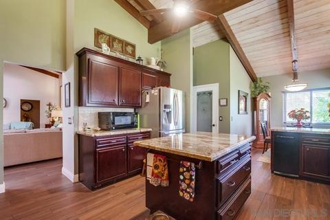 10570 Meadow Glen Way E, Escondido, CA 92026 photo 12