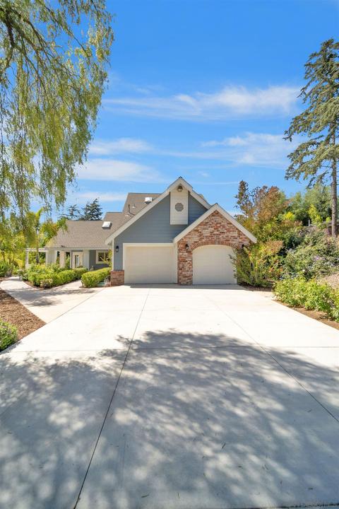 2130 Gum Tree Ln, Fallbrook, CA 92028 photo 1