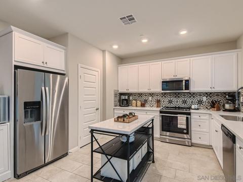 10660 Busch St, Spring Valley, CA 91978 photo 9