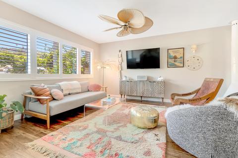 849 Valley Ave, Solana Beach, CA 92075 photo 2
