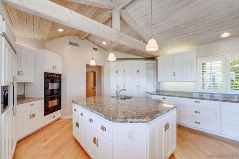 2352 Via Capri Ct, La Jolla, CA 92037 photo 27