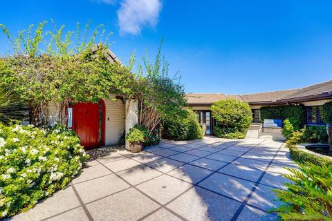 2352 Via Capri Ct, La Jolla, CA 92037 photo 7