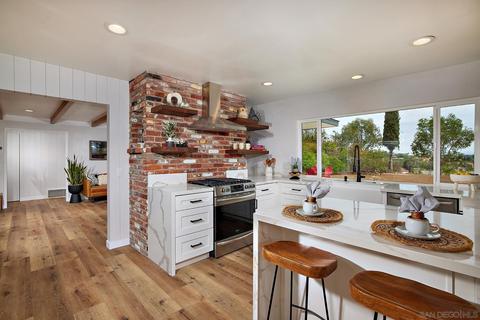 634 Cortez Ave, Vista, CA 92084 photo 3