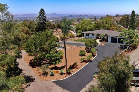 634 Cortez Ave, Vista, CA 92084 photo 2