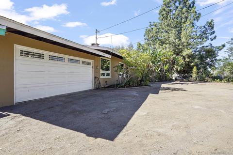 333 Woodcrest Ln, Fallbrook, CA 92028 photo 3