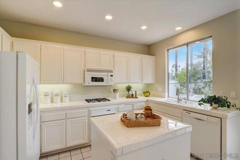 2086 Fairhope Loop, Vista, CA 92081 photo 12
