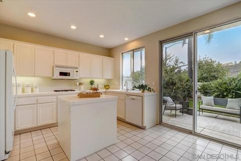 2086 Fairhope Loop, Vista, CA 92081 photo 13