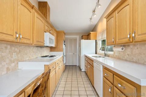 245 Ocean View Dr, Vista, CA 92084 photo 4