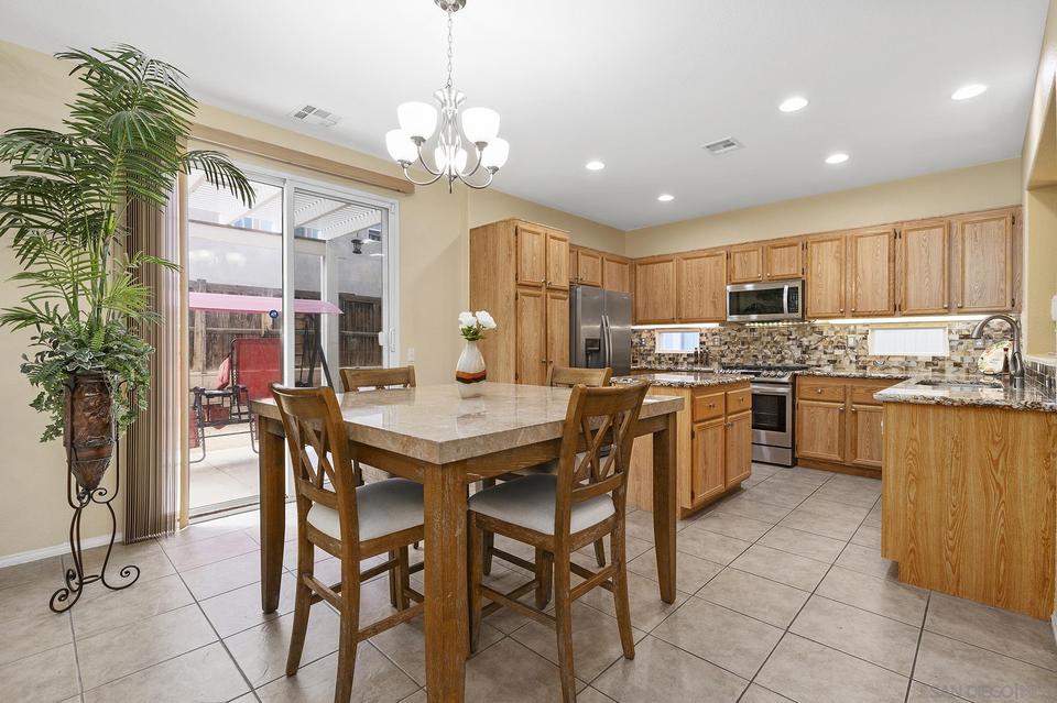  9388 Dragon Tree Dr, Hesperia, CA 92344 photo 9