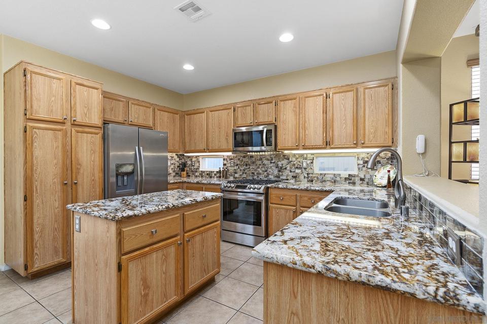  9388 Dragon Tree Dr, Hesperia, CA 92344 photo 10