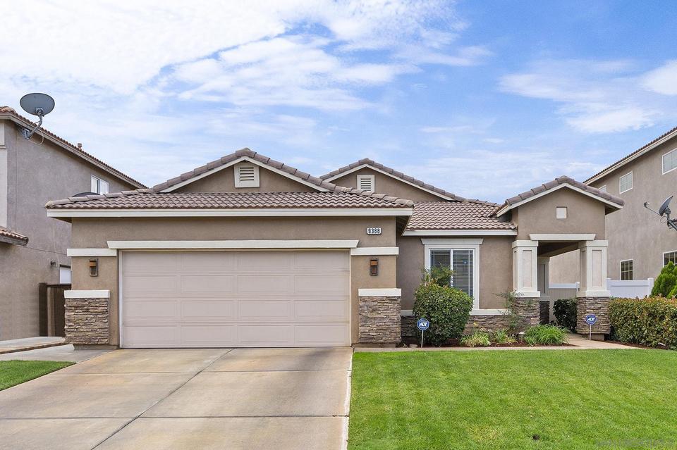  9388 Dragon Tree Dr, Hesperia, CA 92344 photo 2