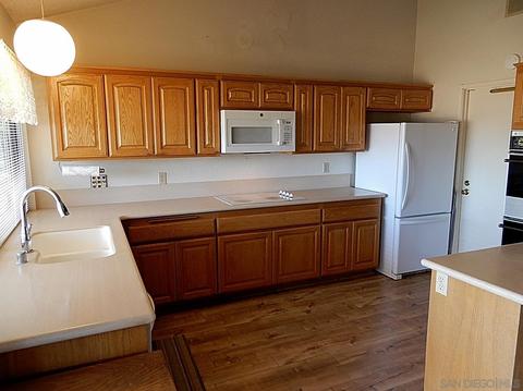 17050 Cloudcroft Dr, Poway, CA 92064 photo 2