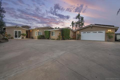 837 Del Valle Dr, Fallbrook, CA 92028 photo 4