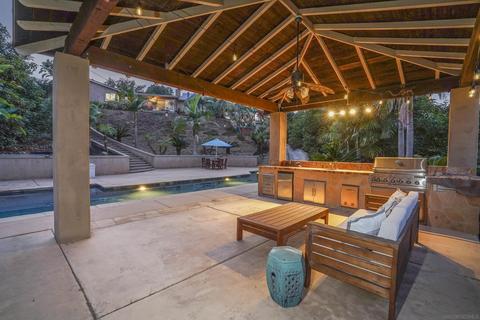 837 Del Valle Dr, Fallbrook, CA 92028 photo 10