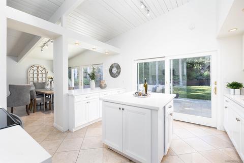 8518 Sugarman Dr, La Jolla, CA 92037 photo 8