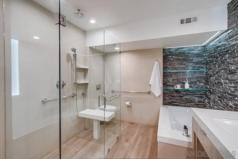 7668 Caminito Coromandel, La Jolla, CA 92037 photo 17