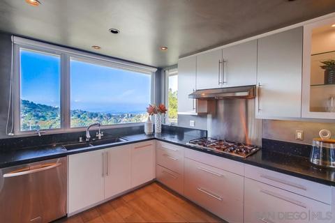 7668 Caminito Coromandel, La Jolla, CA 92037 photo 9