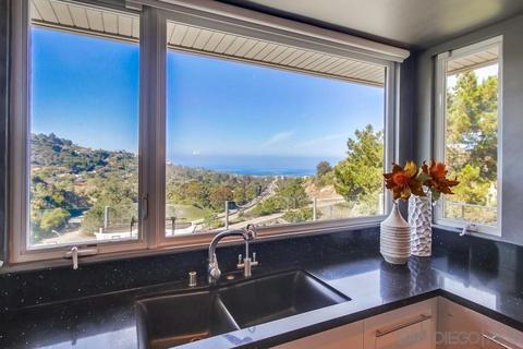 7668 Caminito Coromandel, La Jolla, CA 92037 photo 10