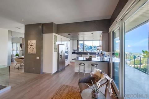 7668 Caminito Coromandel, La Jolla, CA 92037 photo 11