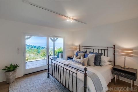 7668 Caminito Coromandel, La Jolla, CA 92037 photo 19