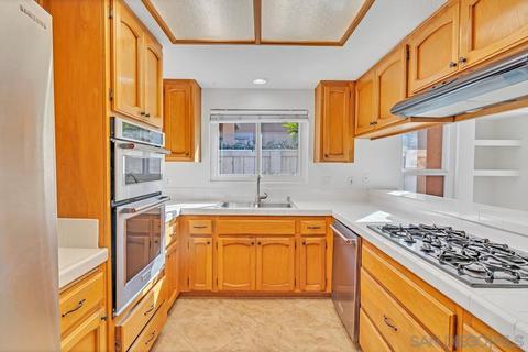 869 Muirfield Dr, Oceanside, CA 92058 photo 8