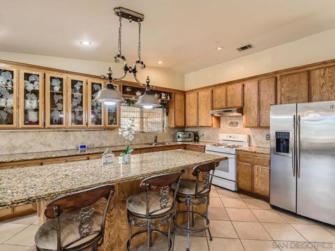 840 La Strada Dr, Fallbrook, CA 92028 photo 2