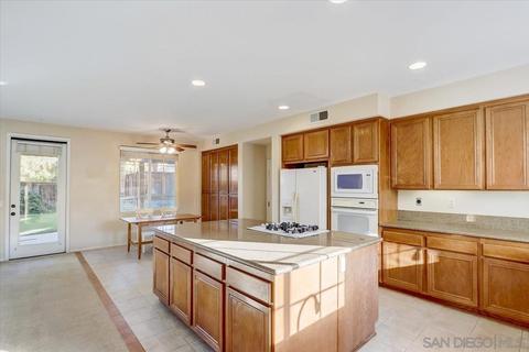 565 Rush Dr, San Marcos, CA 92078 photo 11