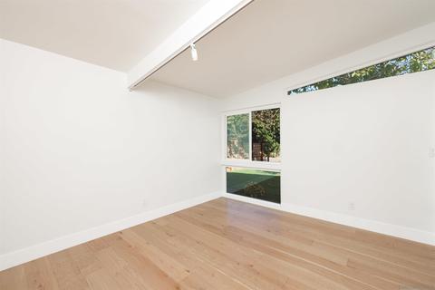8312 Sugarman Dr, La Jolla, CA 92037 photo 28