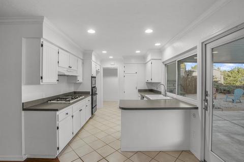 13305 Arikara Dr, Poway, CA 92064 photo 2