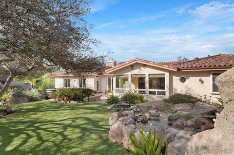 28357 Cavalier Ct, Escondido, CA 92026 photo 2