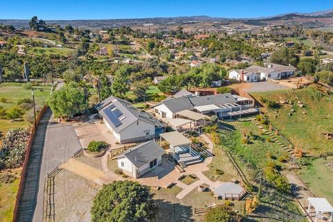 3219 Fairview Dr, Vista, CA 92084 photo 3
