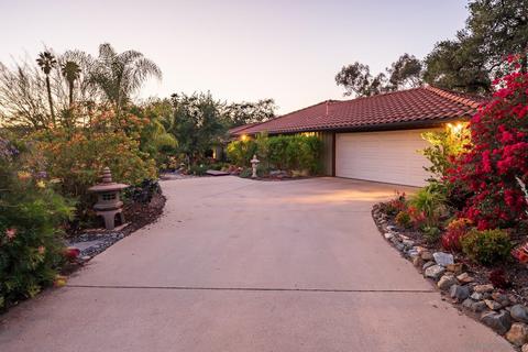 25909 Kornblum Dr, Escondido, CA 92026 photo 4