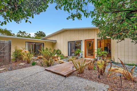 8582 Sugarman Dr, La Jolla, CA 92037 photo 2