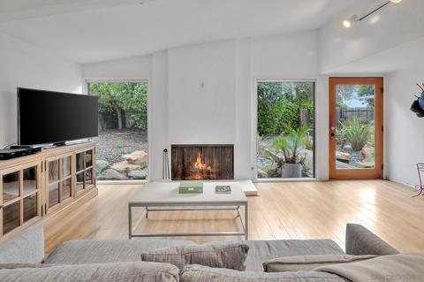 8582 Sugarman Dr, La Jolla, CA 92037 photo 4