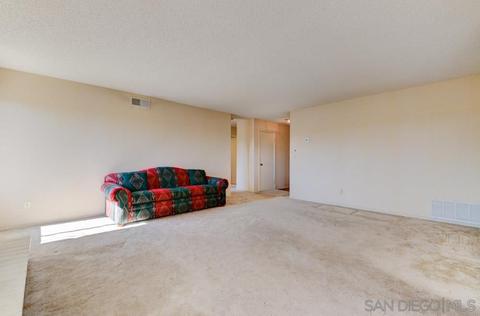 711 Honeydew Ln, Vista, CA 92084 photo 4