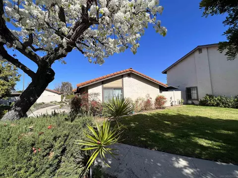 444 Bluffview Rd, Spring Valley, CA 91977