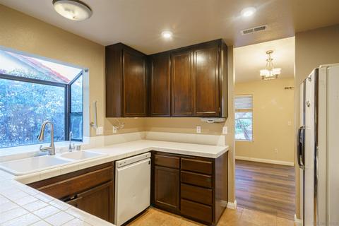 4913 Meadowbrook Dr, Oceanside, CA 92056 photo 9